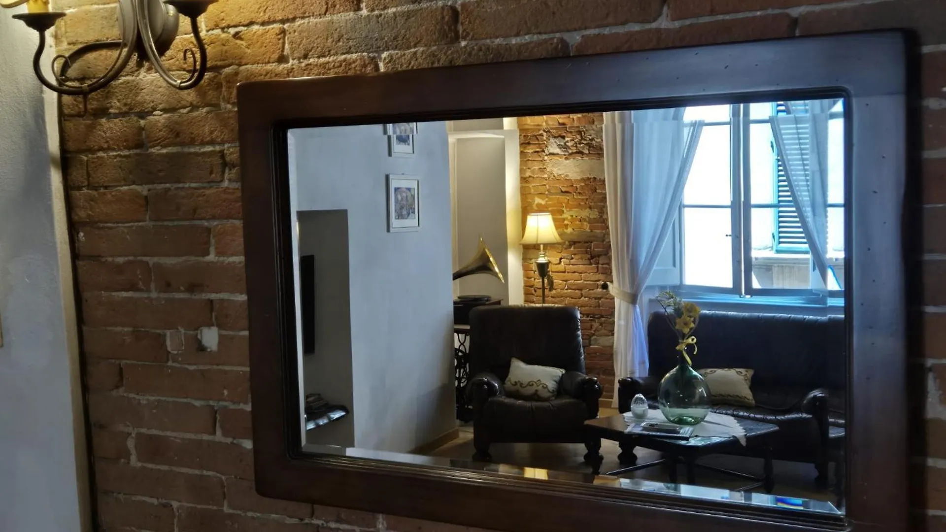 The Clock Tower Apartment 卢卡