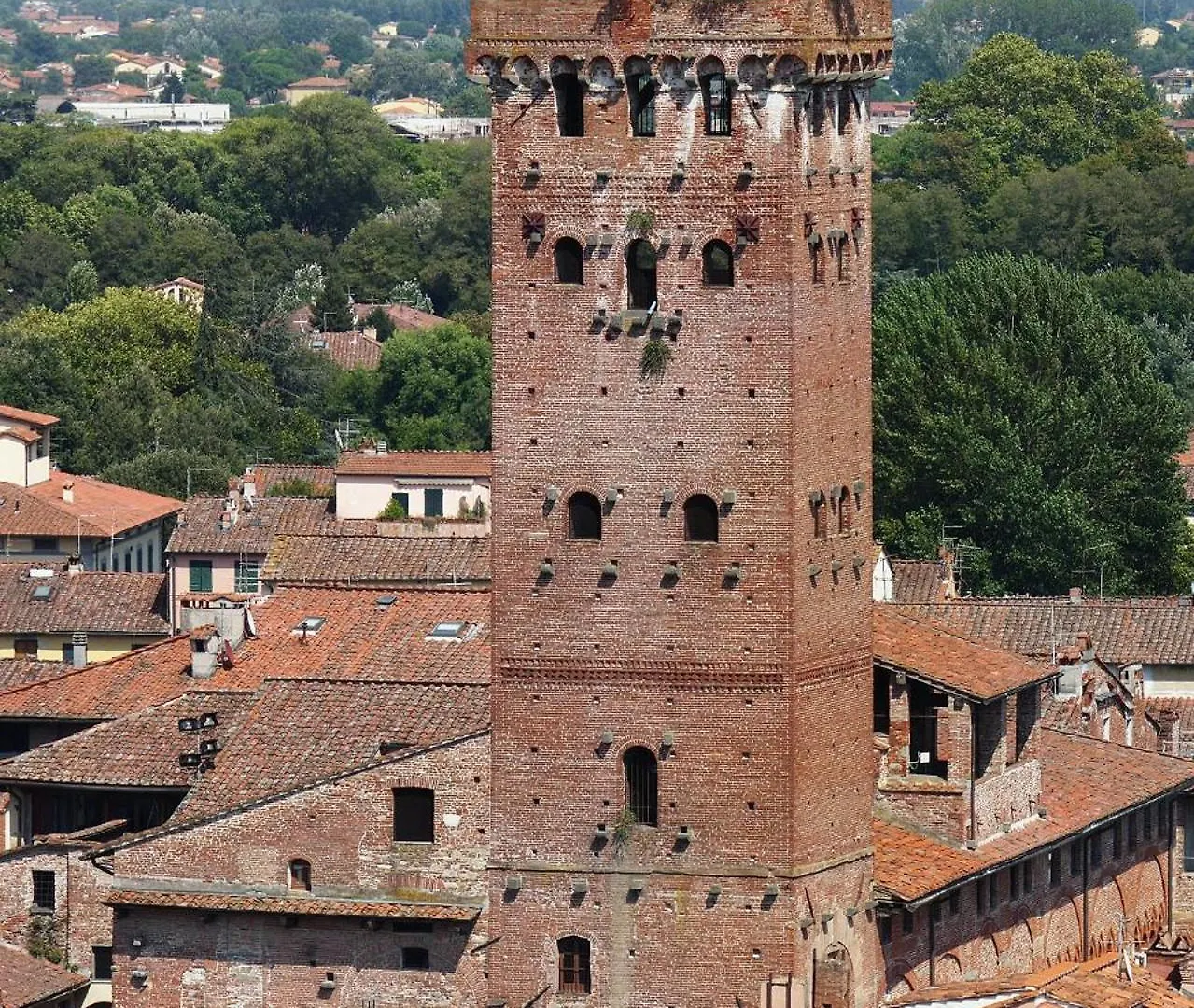The Clock Tower Apartment 卢卡